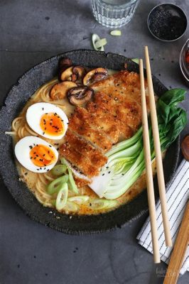  Shuozhou Goudvis Ramen: Een Romige Soep met een Knisperende Twist!