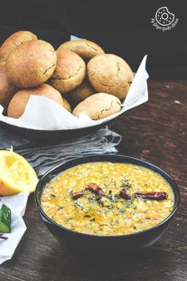   Dal Baati Churma: Een Vegetarische Explosion van Kruidige Comfort Food en Romige Texturen!