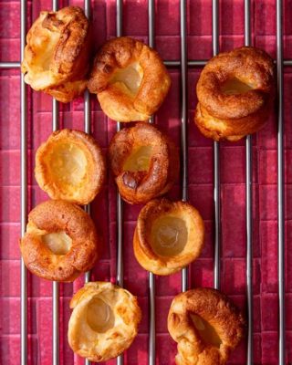  Yorkshire Pudding: Een rijkelijk gefrituurde luchtige traktatie met een hartig vlezig hart!